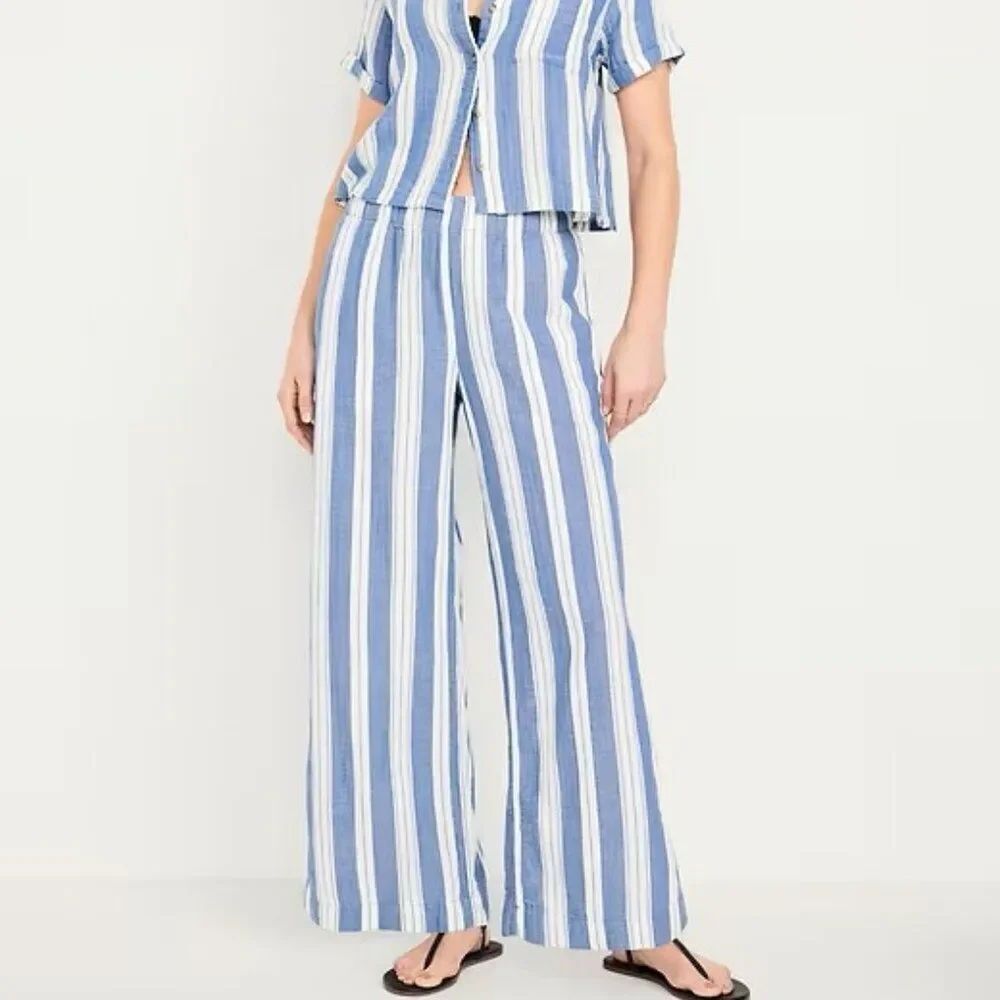 NWOT Old Navy High Waisted Crinkle Gauze Super Wide Leg Pants in Blue Stripe - M